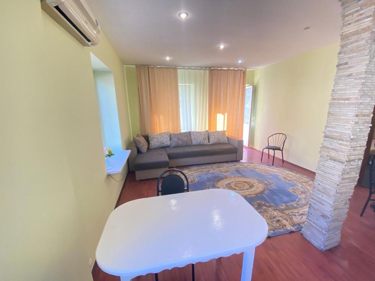 White New Apartments Ultracentral 2-Rooms In The Heart تشيسيناو المظهر الخارجي الصورة