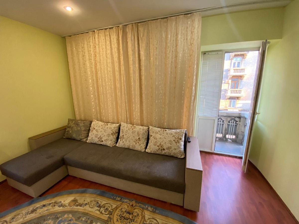 White New Apartments Ultracentral 2-Rooms In The Heart تشيسيناو المظهر الخارجي الصورة