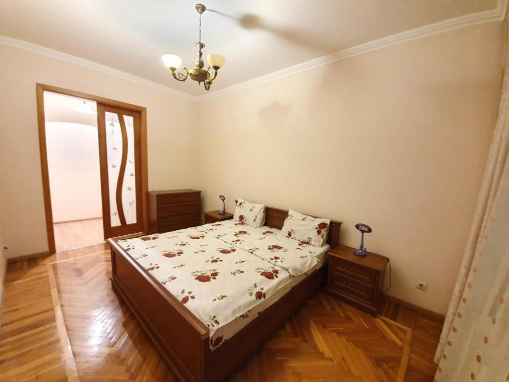 White New Apartments Ultracentral 2-Rooms In The Heart تشيسيناو المظهر الخارجي الصورة