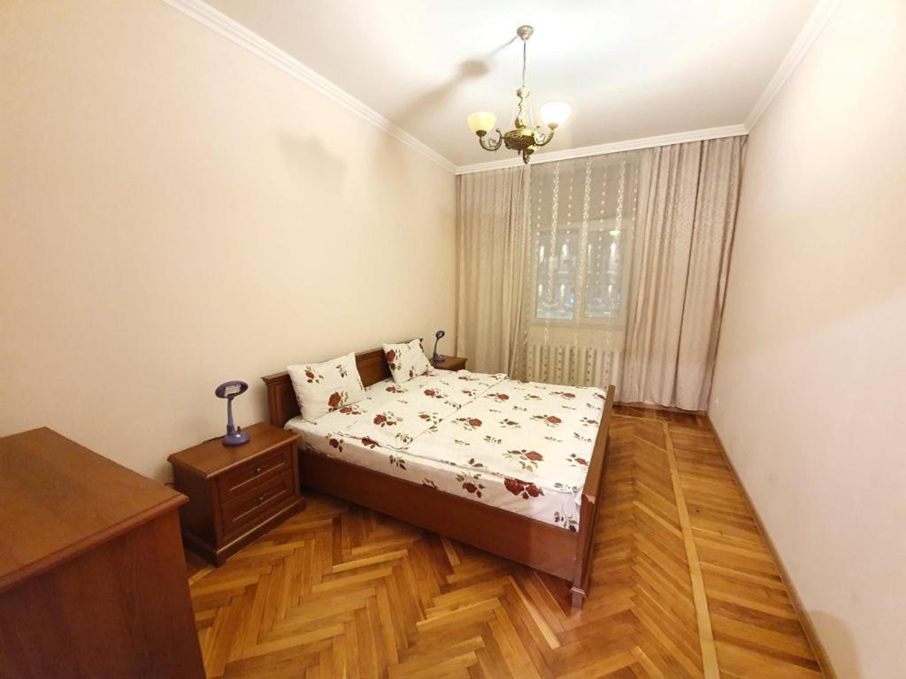 White New Apartments Ultracentral 2-Rooms In The Heart تشيسيناو المظهر الخارجي الصورة