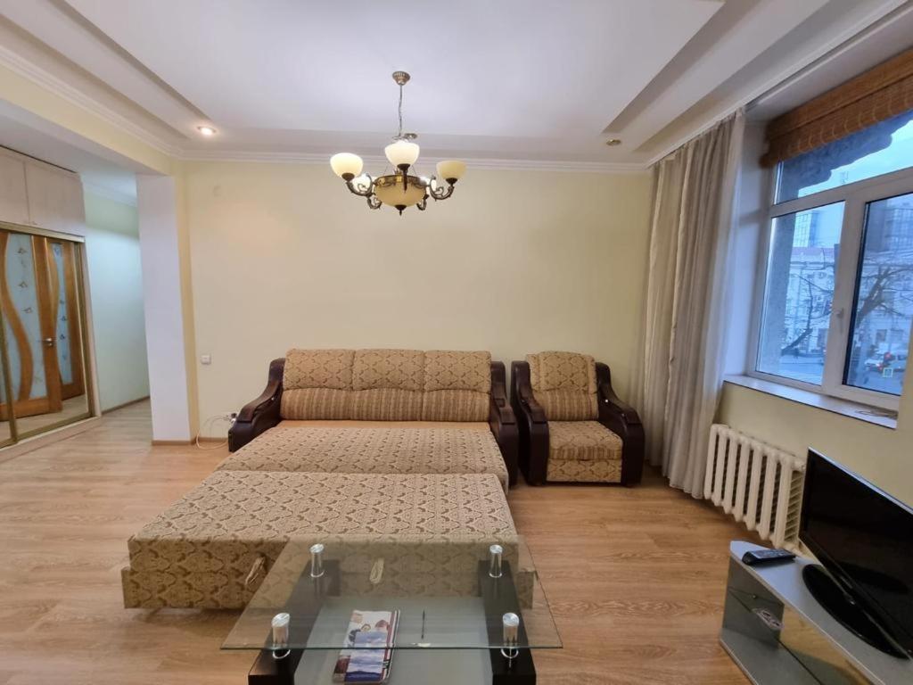 White New Apartments Ultracentral 2-Rooms In The Heart تشيسيناو المظهر الخارجي الصورة