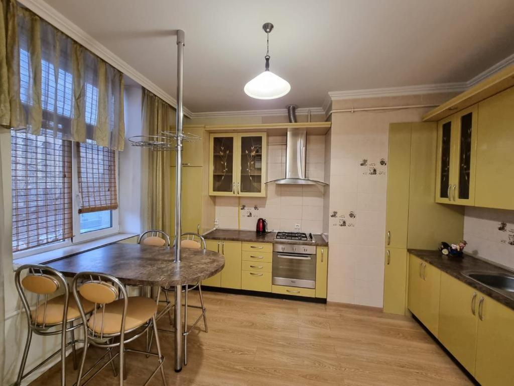White New Apartments Ultracentral 2-Rooms In The Heart تشيسيناو المظهر الخارجي الصورة